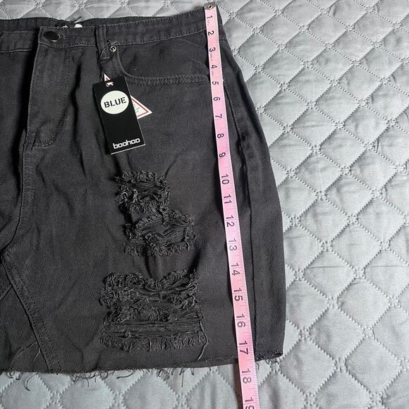 ✨Boohoo Blue Women’s Black Distressed Denim Skirt Size 12 US Raw Hem Mini NWT - Picture 6 of 7